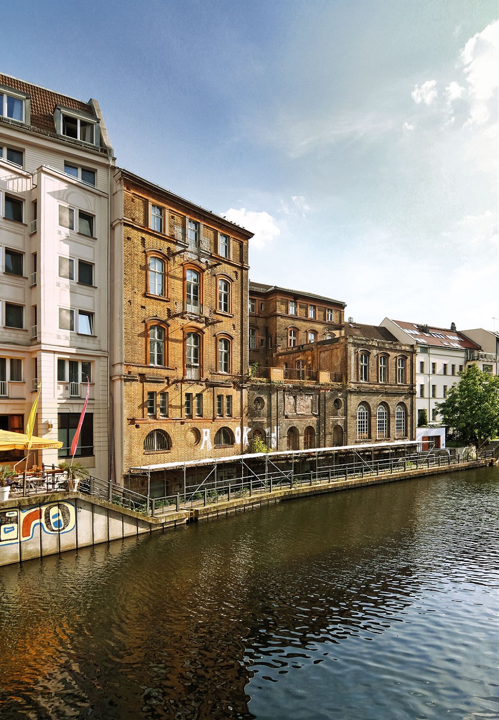 wallstraße fluss dreipunkt