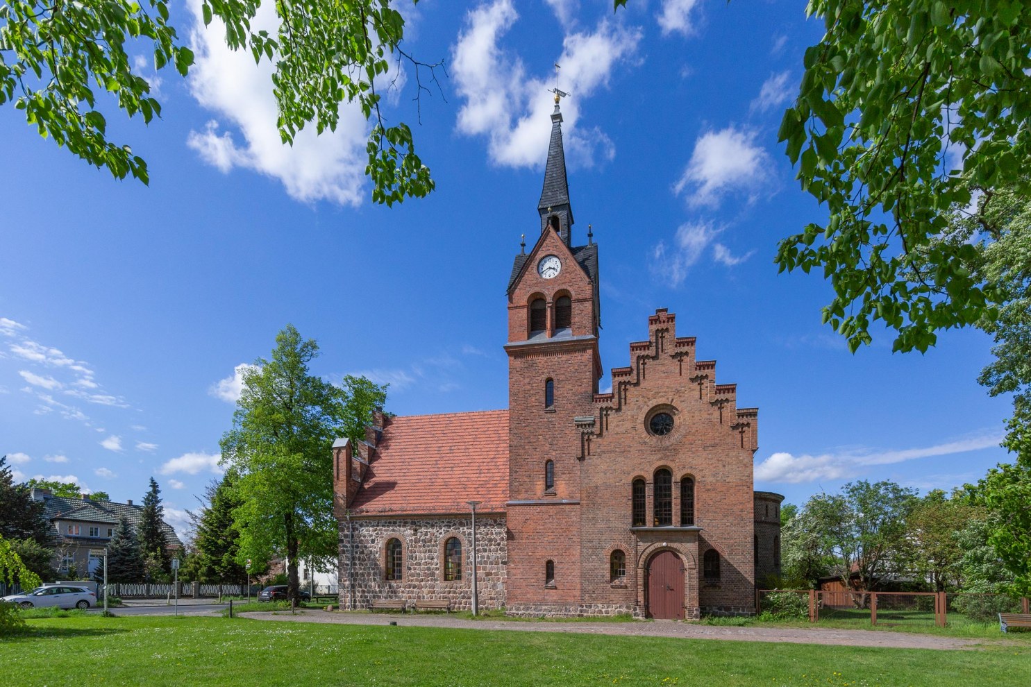 french garden umgebung alte kirche