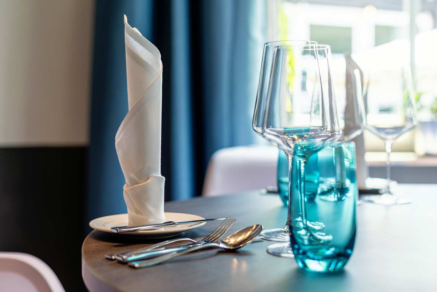 parkhotel diani gedeckter tisch